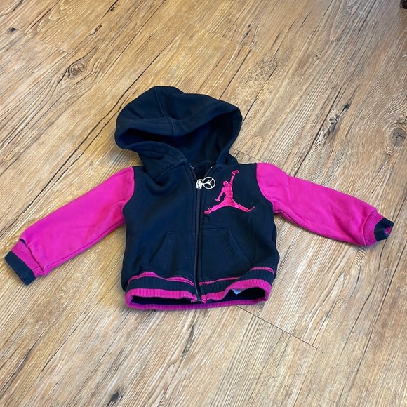 Jordan Girls Sweatsuit Black/Pink Size 6-9 Months - Picture 2 of 9